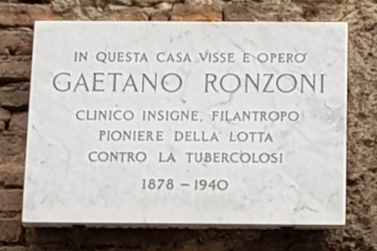 Gaetano%20Ronzoni%27s%20memorial%20tablet%20%28by%20Giacomo%20Franchi%29%20-%2002.jpeg